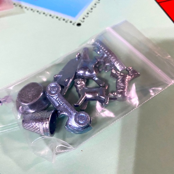 MONOPOLY GAME VTG 2013 CLASSIC CAT TOKEN INCLUDED GAME IS COMPLETE, SEALED CARDS - Picture 3 of 16